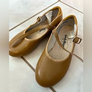 Gently used girls tap shoes
